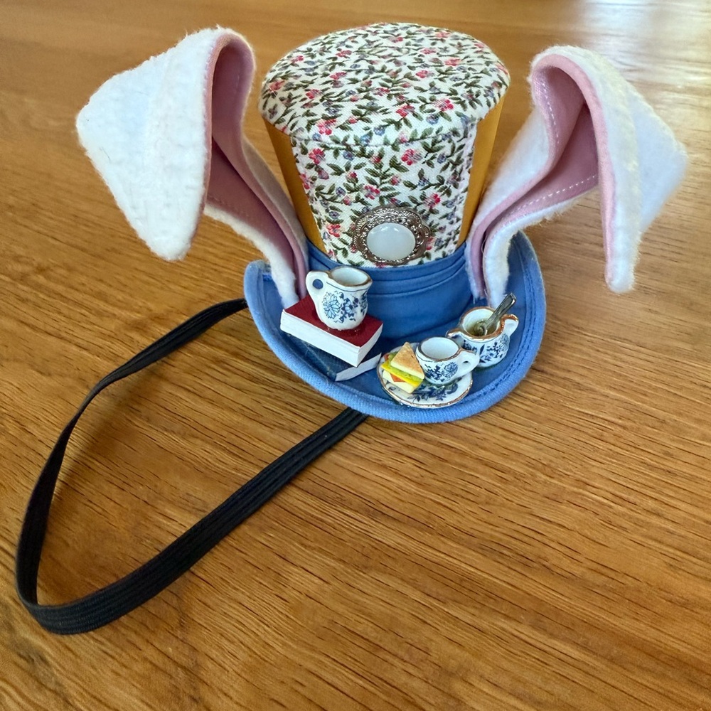 Floral Mini Mad Hatter Top Hat Fastener with Tea Set Decor